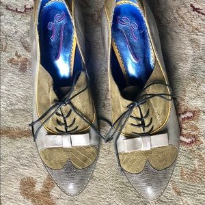 Fashion shoes, size 9